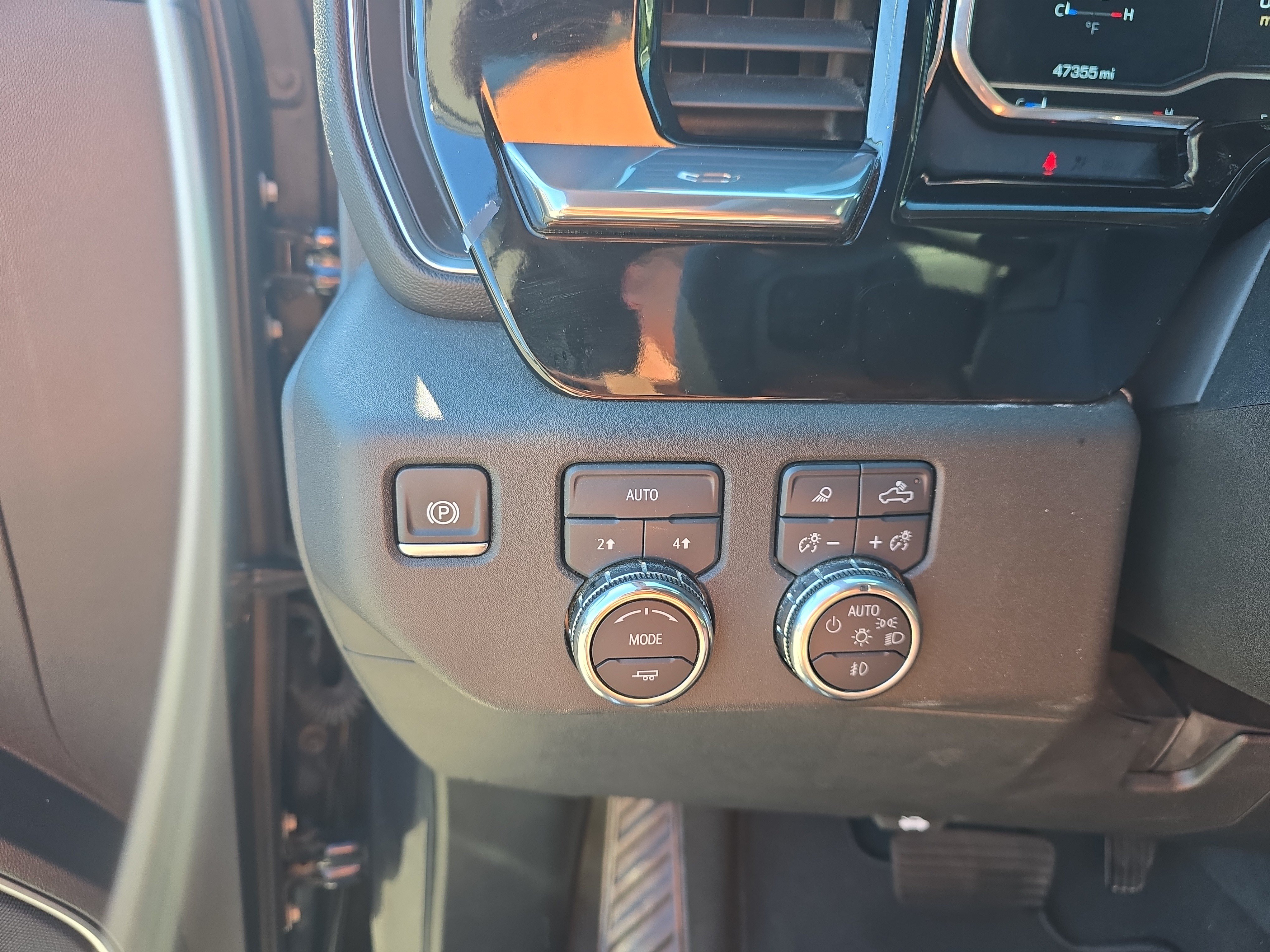 Used 2025 GMC Sierra 1500 SLT AWD/4WD image 23