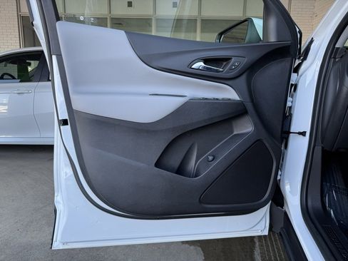 Used 2023 Chevrolet Equinox LT w/ Driver Convenience Package image 7
