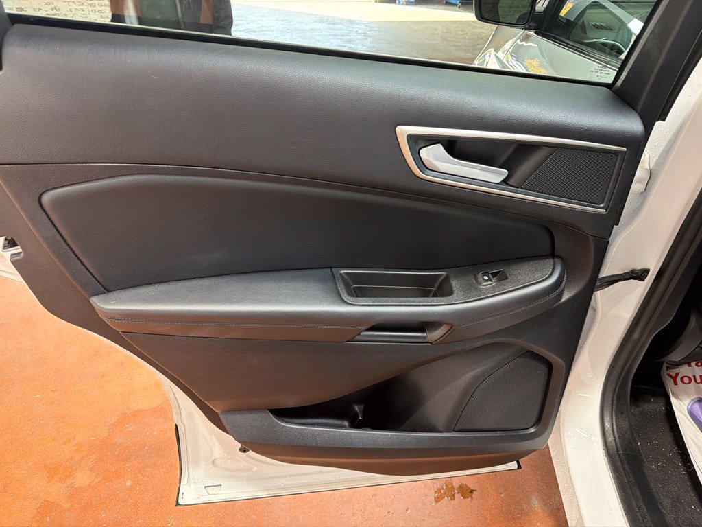 Used 2024 Ford Edge SEL AWD/4WD image 16
