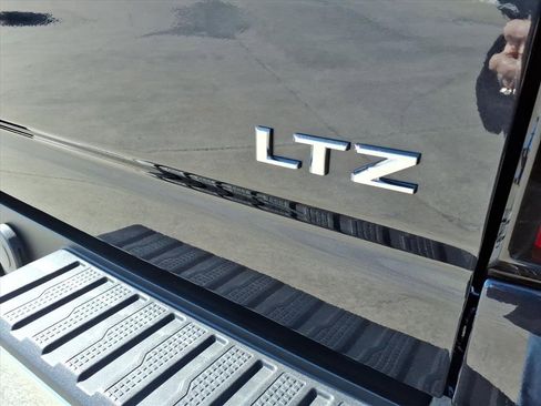 Used 2024 Chevrolet Silverado 2500 LTZ w/ LTZ Plus Package image 15