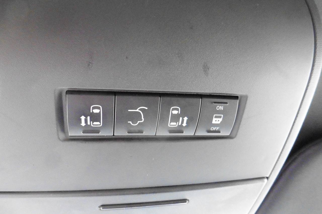 Used 2019 Dodge Grand Caravan SXT FWD image 17