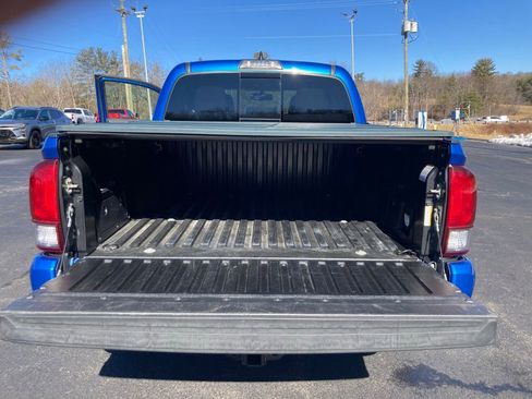 Used 2017 Toyota Tacoma TRD Sport w/ Tow Package (A/T) image 31