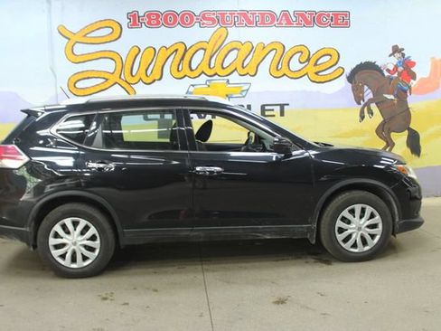Used 2016 Nissan Rogue S FWD image 1