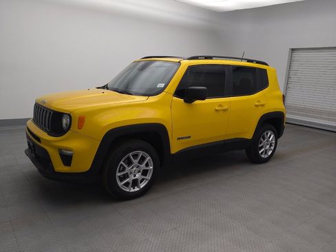 Used 2023 Jeep Renegade Latitude w/ Sun & Fun Group image 2