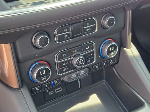 Used 2023 Chevrolet Tahoe High Country image 32