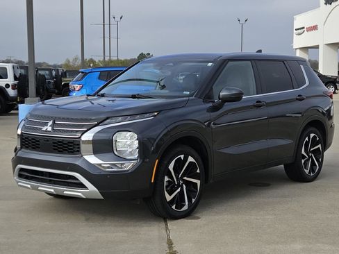 Used 2024 Mitsubishi Outlander SE image 3