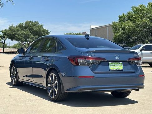 Used 2025 Honda Civic Sport Touring image 3