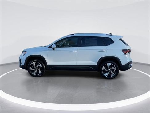 New 2026 Volkswagen Taos SE image 5