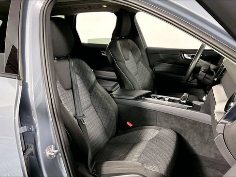Used 2024 Volvo XC60 B5 Core AWD/4WD image 7