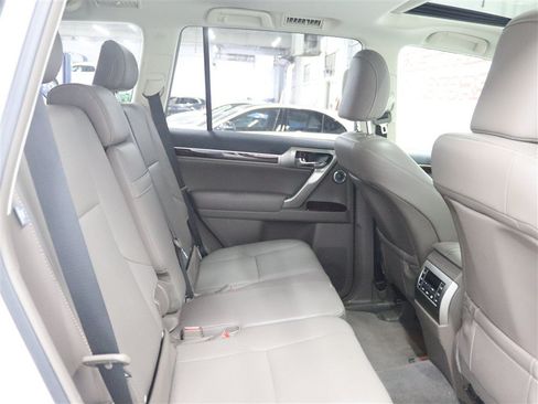 Used 2019 Lexus GX 460 Luxury AWD/4WD image 21