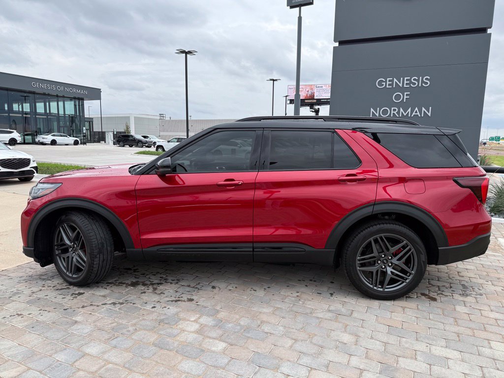 Used 2025 Ford Explorer ST AWD/4WD image 2