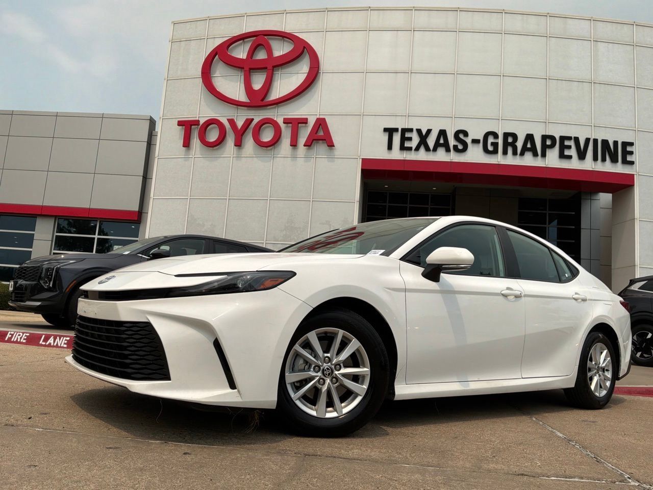 Used 2025 Toyota Camry LE FWD image 2