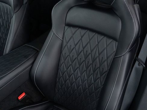 Used 2025 Aston Martin DB12 Coupe image 18