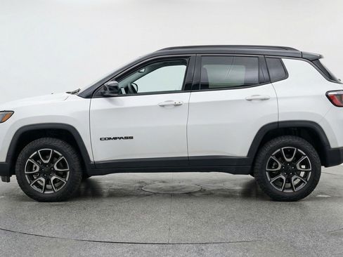 Used 2025 Jeep Compass Trailhawk AWD/4WD image 5