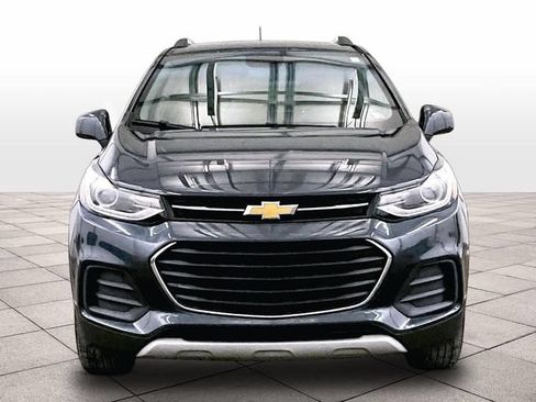 Used 2021 Chevrolet Trax LT w/ LT Convenience Package AWD/4WD image 4