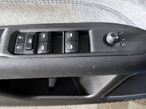 Used 2024 Jeep Compass Latitude AWD/4WD image 32
