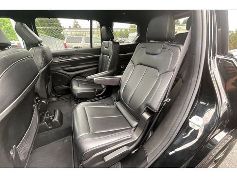 Used 2024 Jeep Grand Cherokee L Limited w/ Luxury Tech Group II AWD/4WD image 26