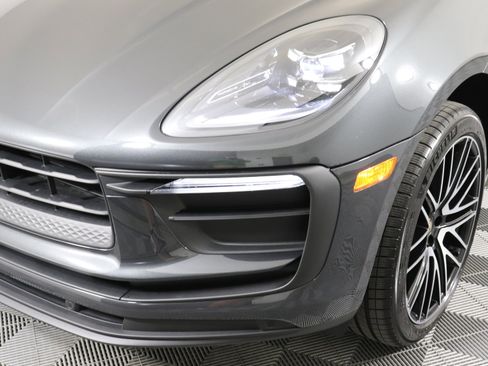 Used 2025 Porsche Macan image 11