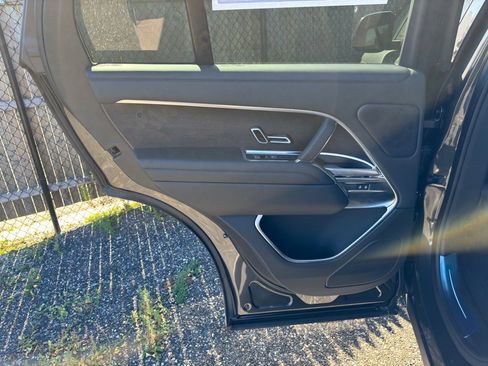 New 2025 Land Rover Range Rover Long Wheelbase SE image 13