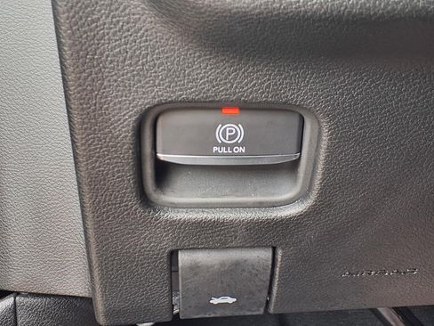 Used 2025 Jeep Grand Cherokee Altitude image 10