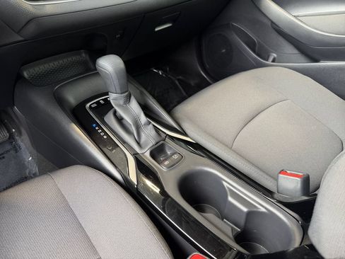 Used 2021 Toyota Corolla LE FWD image 19