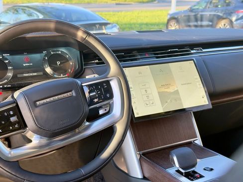 New 2026 Land Rover Range Rover SE image 12