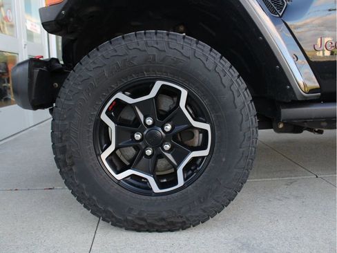 Certified 2022 Jeep Gladiator Rubicon w/ Cold Weather Group image 9