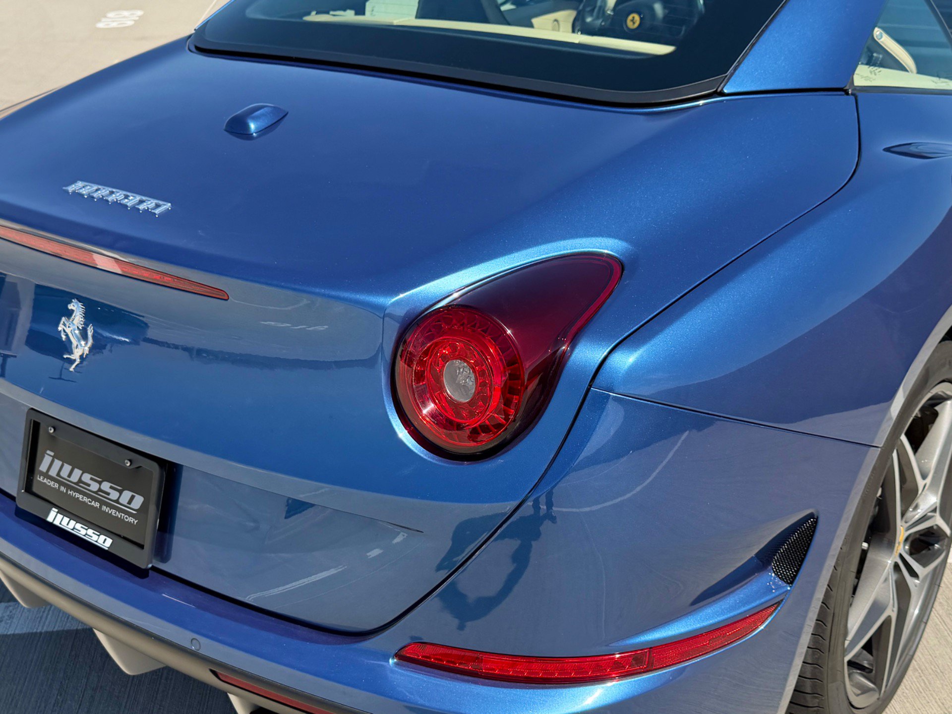 Used 2015 Ferrari California T RWD image 24