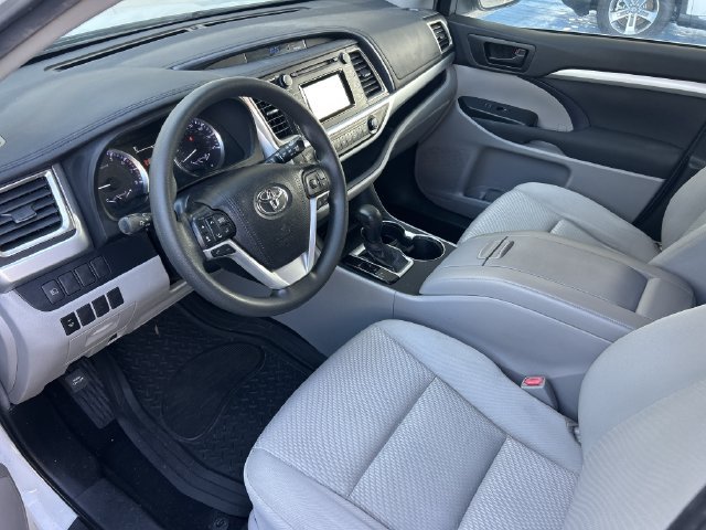 Used 2019 Toyota Highlander LE FWD image 10