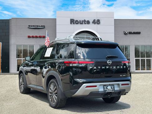 Used 2023 Nissan Pathfinder SL w/ SL Premium Package AWD/4WD image 4