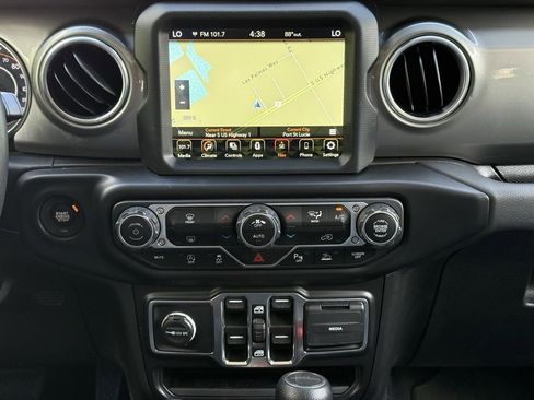 Used 2021 Jeep Gladiator Overland image 12