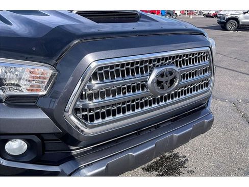 Used 2016 Toyota Tacoma SR5 image 31