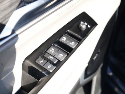 Used 2023 Jeep Wagoneer Series III w/ Premium Group I image 17