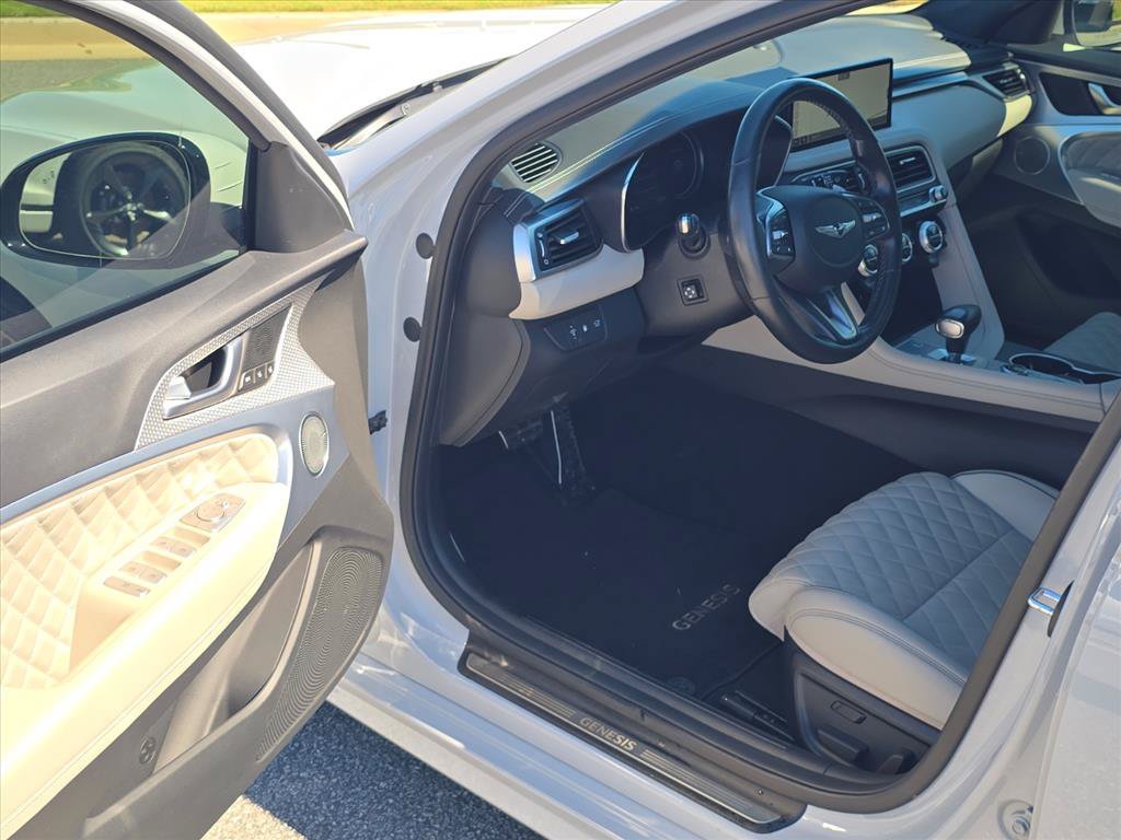 Used 2023 Genesis G70 3.3T w/ Sport Prestige Package RWD image 9