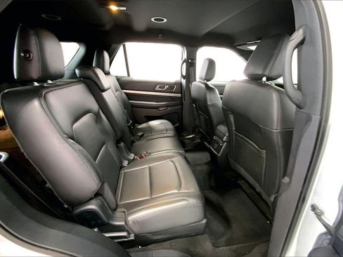 Used 2019 Ford Explorer XLT w/ Equipment Group 202A image 25