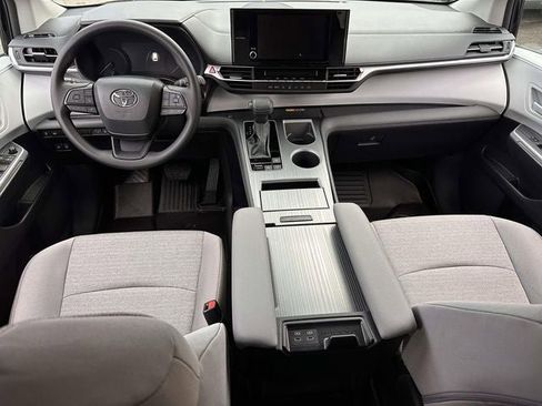 Used 2026 Toyota Sienna LE image 21