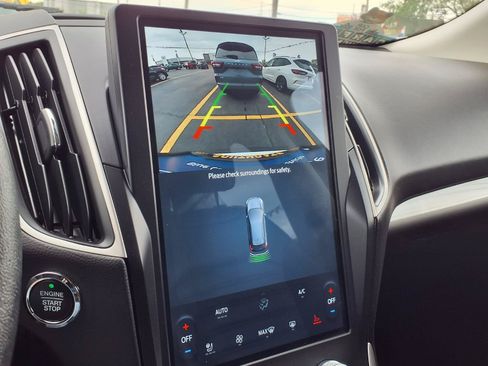 Certified 2024 Ford Edge SEL w/ Convenience Package AWD/4WD image 8