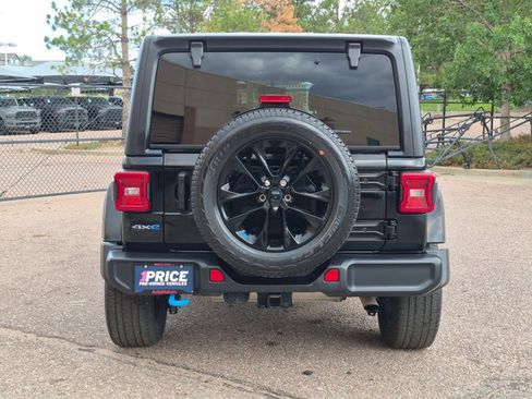 Used 2023 Jeep Wrangler Unlimited Sahara w/ Cold Weather Group AWD/4WD image 7