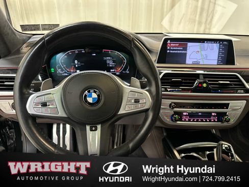 Used 2022 BMW 750i xDrive image 19