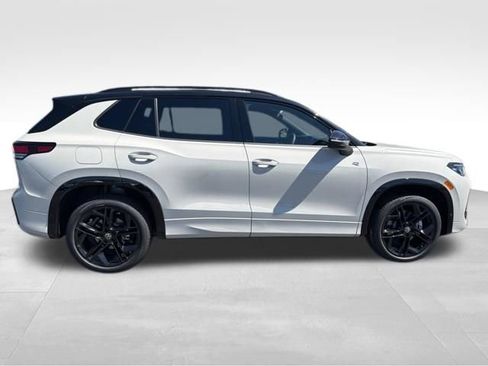 New 2026 Volkswagen Tiguan SE R-Line image 8