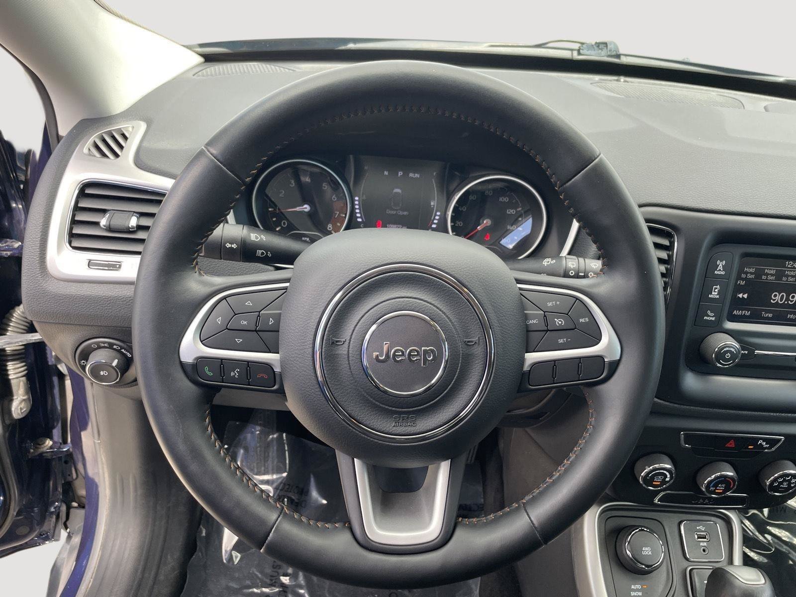 Used 2018 Jeep Compass Latitude w/ Safe & Security Group AWD/4WD image 23
