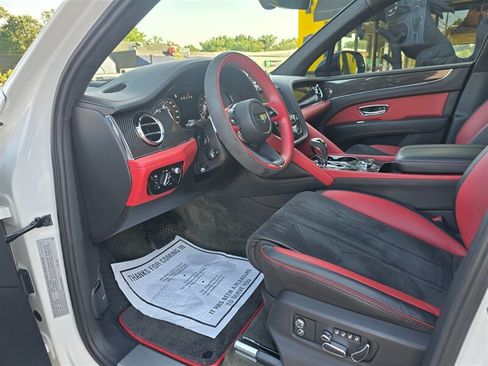Used 2022 Bentley Bentayga AWD/4WD image 23