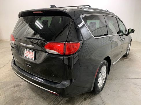 Used 2018 Chrysler Pacifica Touring-L Plus image 28