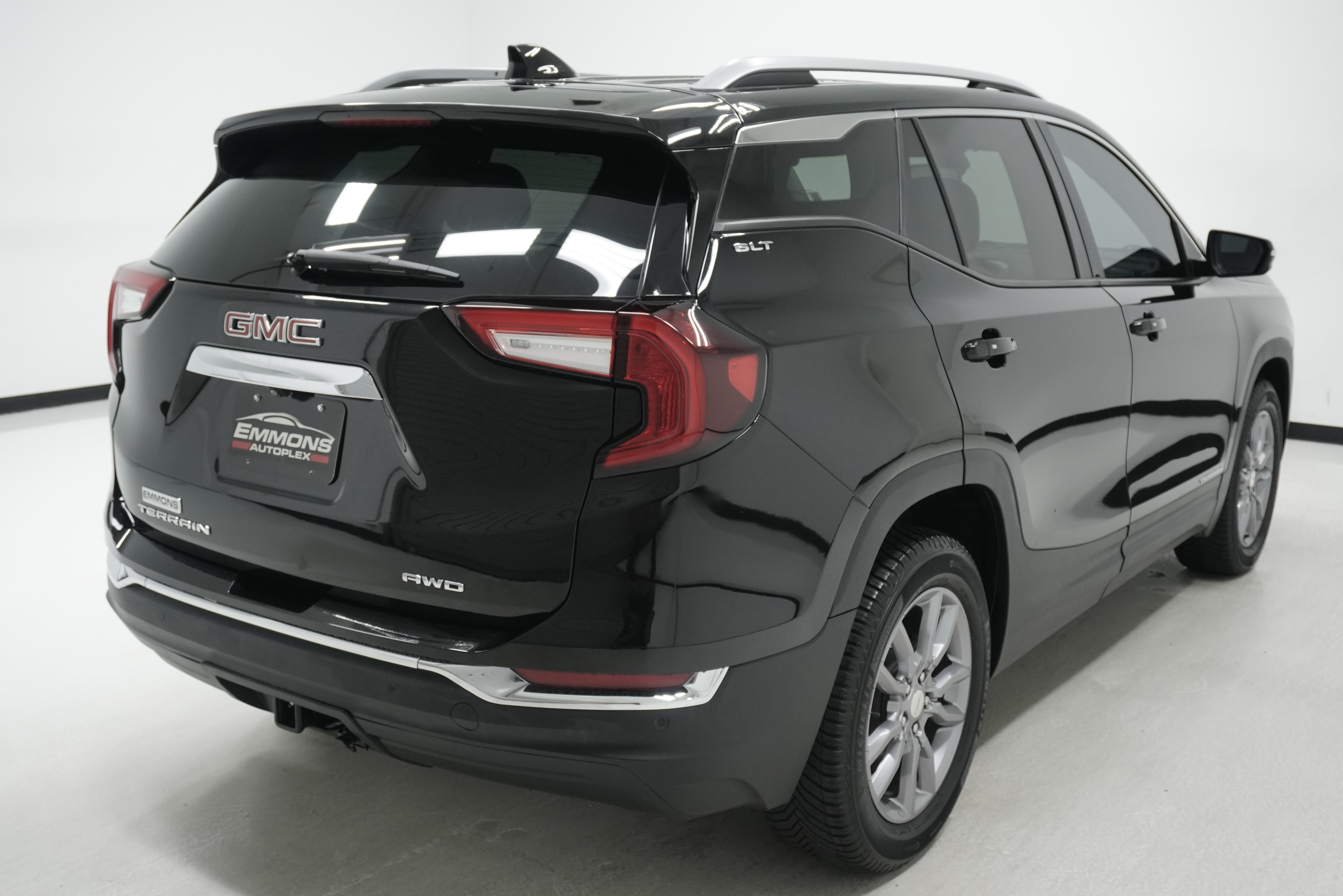Used 2023 GMC Terrain SLT w/ Infotainment Package II AWD/4WD image 4