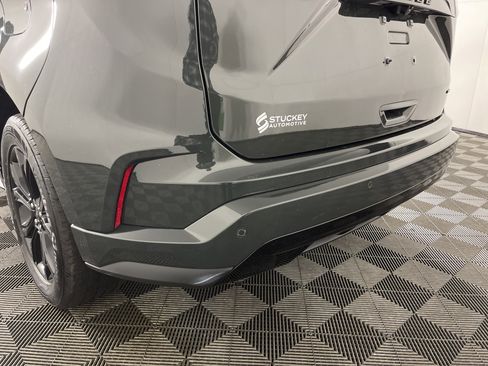 Used 2022 Ford Edge SE w/ Black Appearance Package image 6