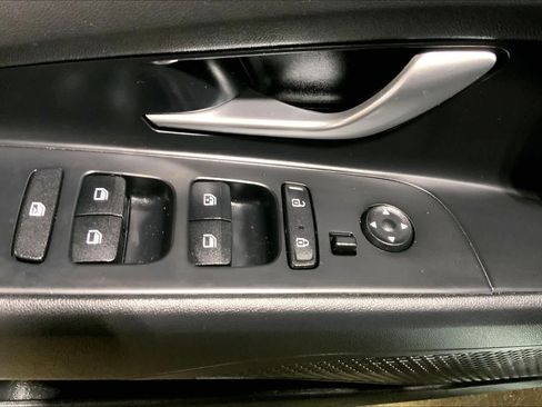 Used 2021 Hyundai Elantra SEL image 35