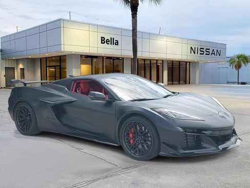 Used 2024 Chevrolet Corvette Z06 w/ Z07 Performance Package RWD image 9