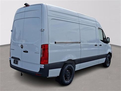 Used 2025 Mercedes-Benz Sprinter 2500 image 4
