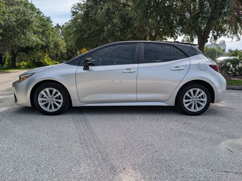 Used 2025 Toyota Corolla SE w/ SE Package FWD image 5