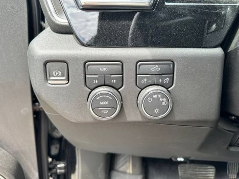 Used 2023 Chevrolet Silverado 1500 LT AWD/4WD image 19